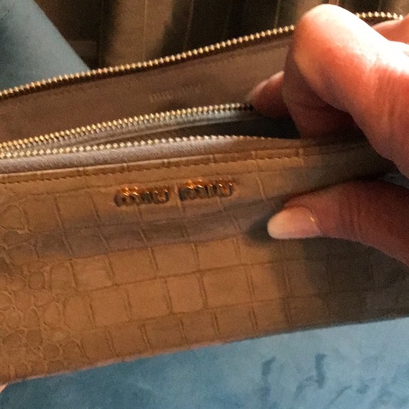 Miu Miu authentic zip around wallet - Picture 13 of 14